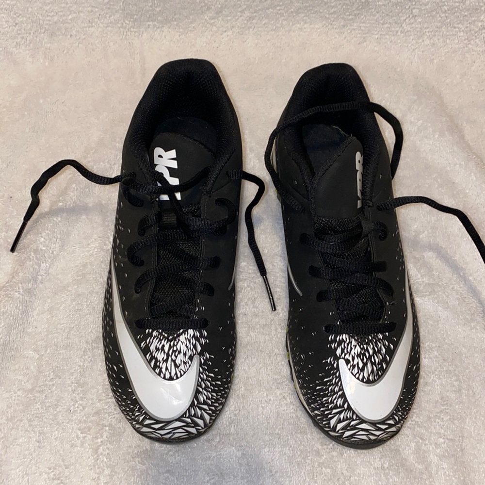 EUC nike fastflex boys cleats